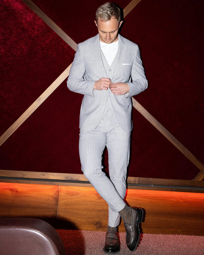 Conjunto de casaco e calças elegante para homem