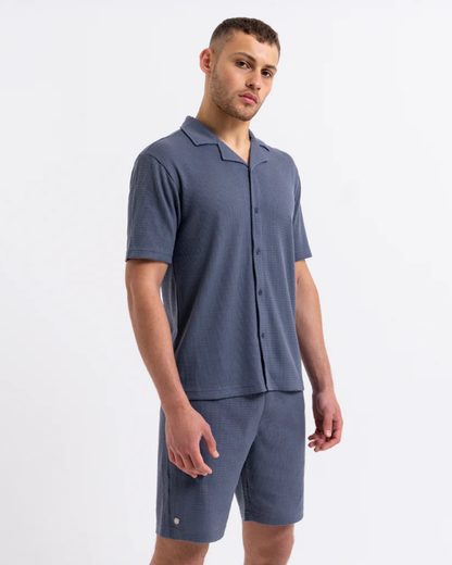 Conjunto de Homem em Tecido Macio com Camisola e Calções Ideal para o Verão