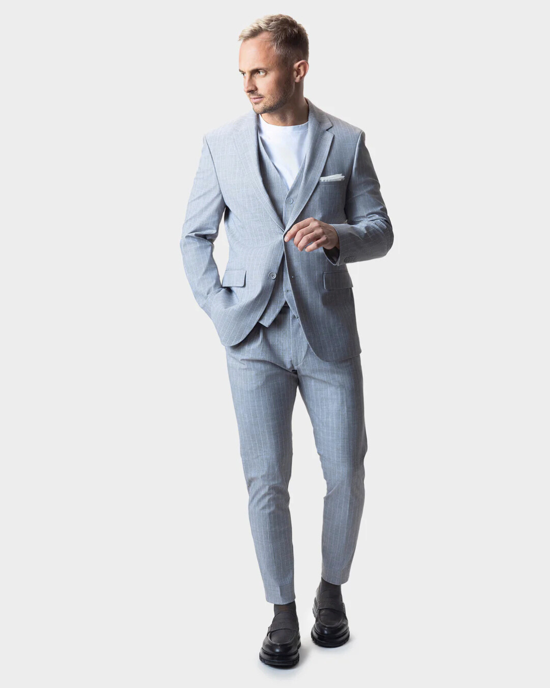 Conjunto de casaco e calças elegante para homem