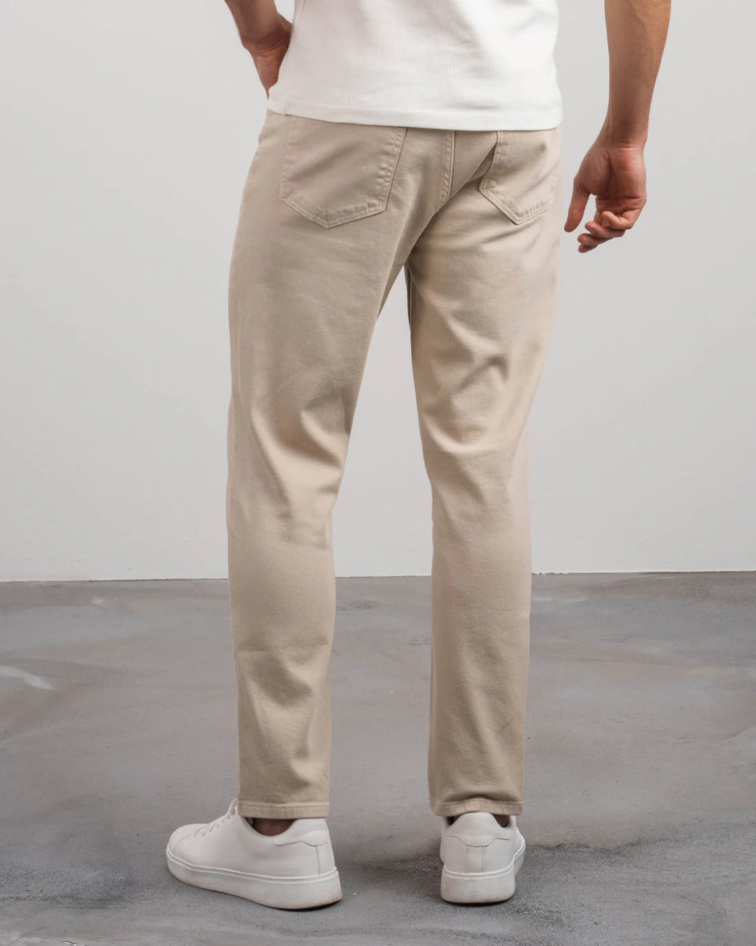 Calças de Corte Direito com Tecido Elástico para um Ajuste Confortável e Elegante