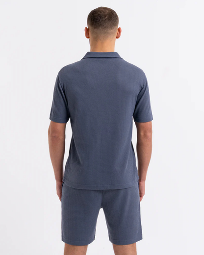 Conjunto de Homem em Tecido Macio com Camisola e Calções Ideal para o Verão