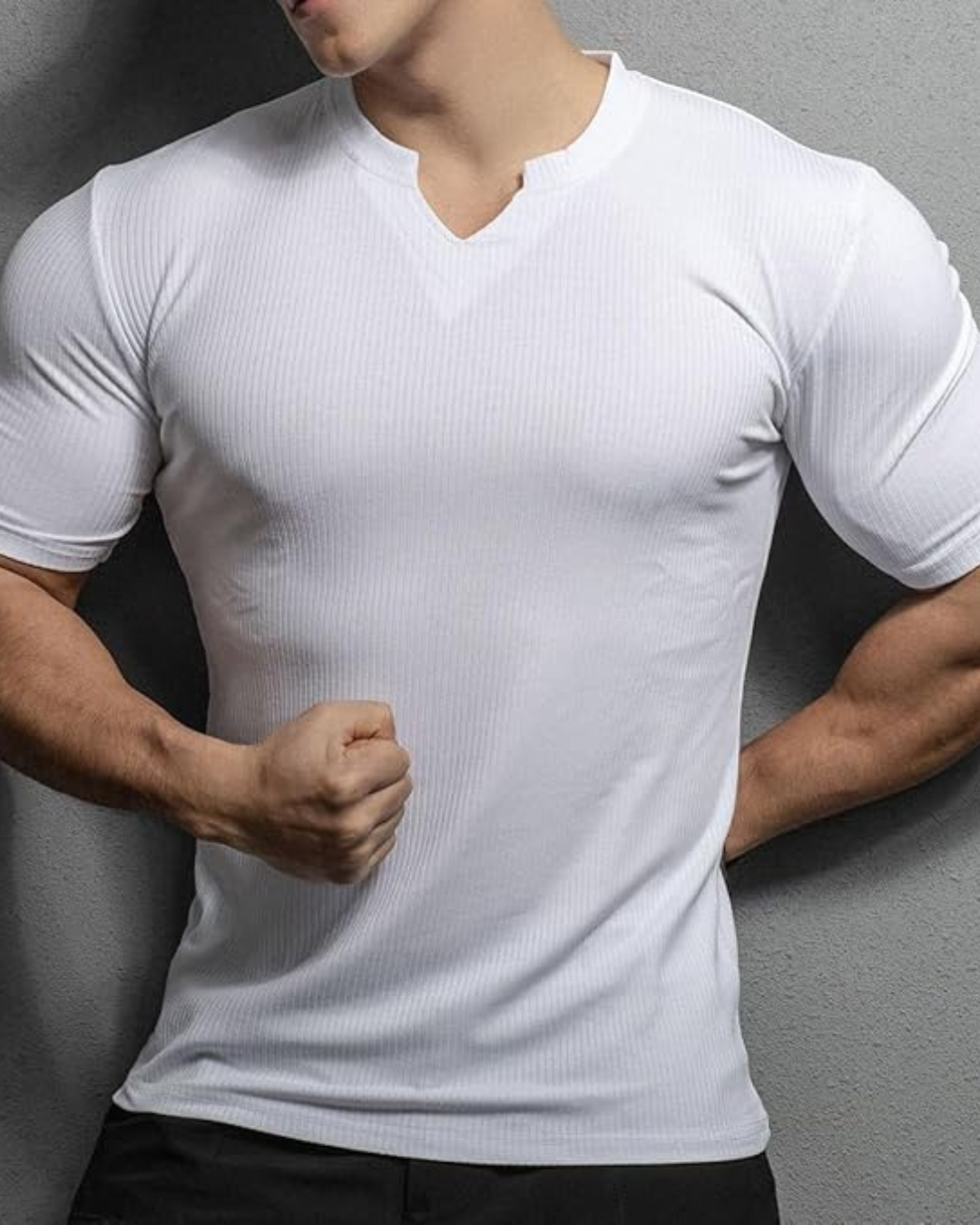 Camisola desportiva de manga curta, folgada, em algodão com decote em V, para homem