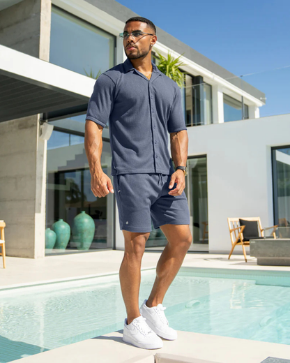 Conjunto de Homem em Tecido Macio com Camisola e Calções Ideal para o Verão