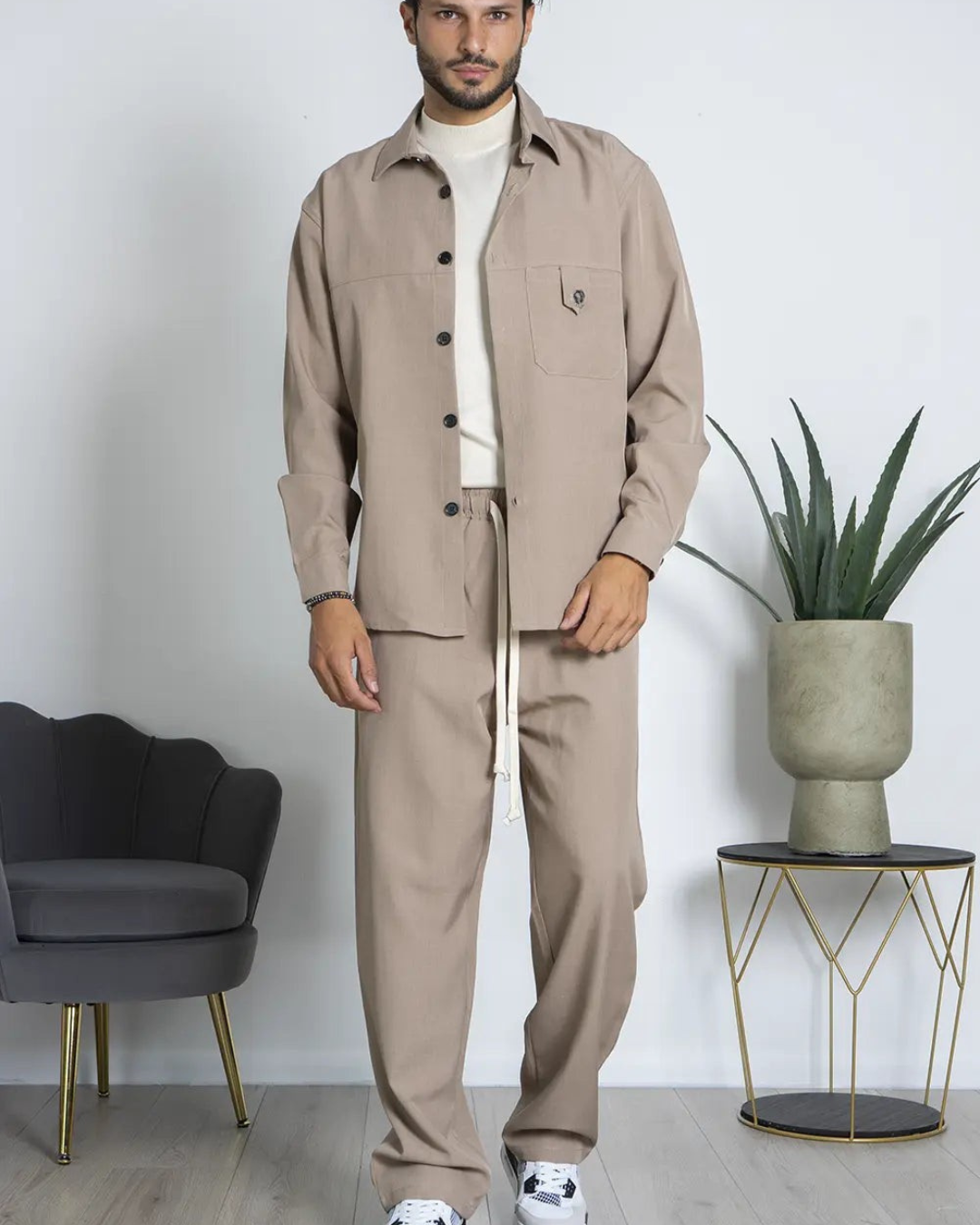 Conjunto Casual com Busto Abotoado e Calças de Tecido