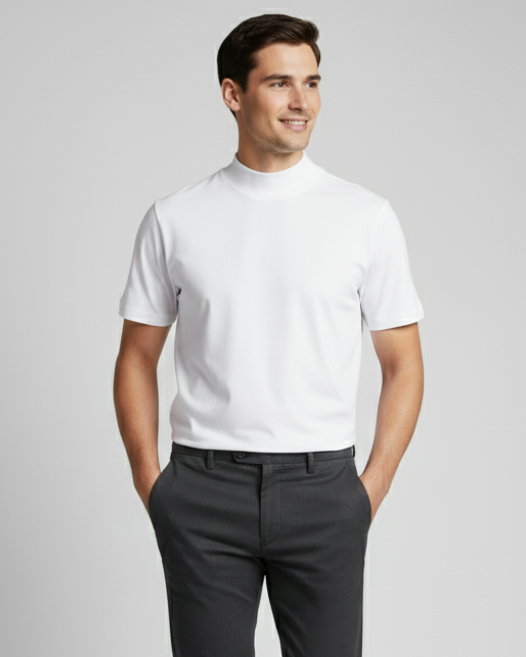 Camiseta masculina com gola alta e corte justo