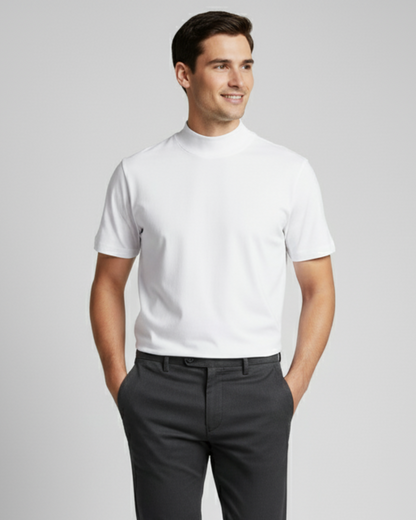 Camiseta masculina com gola alta e corte justo