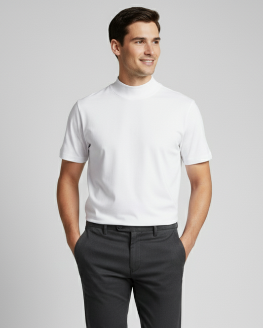 Camiseta masculina com gola alta e corte justo