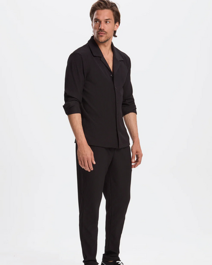Conjunto de Camisa e Calças Justas em Tecido Plissado para Homem