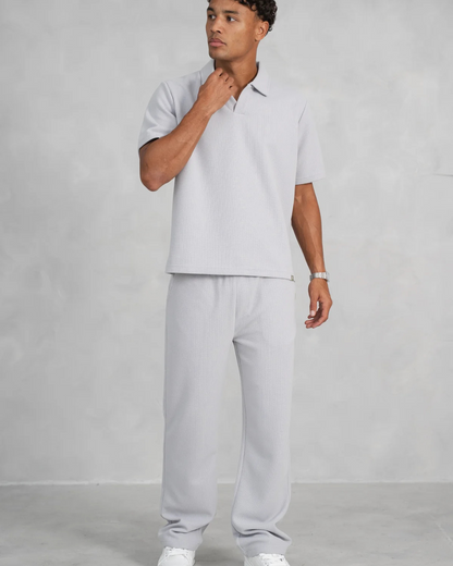 Conjunto de duas peças para homem com calças estilo joggers e t-shirt de manga curta