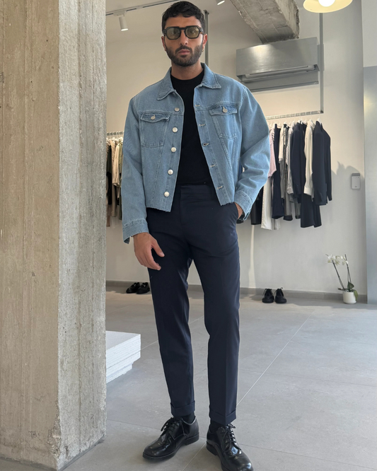 Jaqueta Jeans Cropped com Estilo Urbano