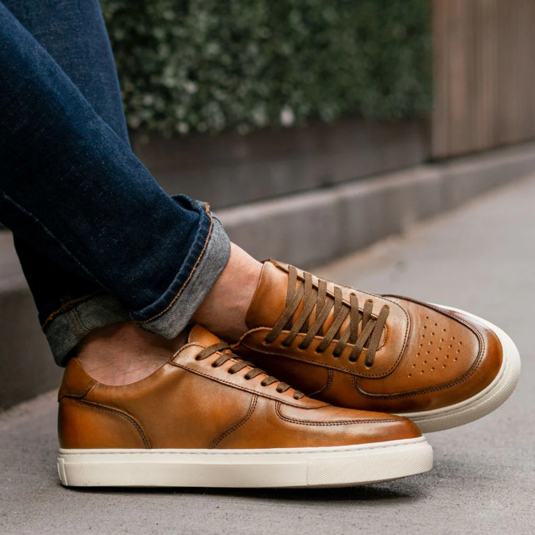 Sapatos de Estilo Clássico em Pele Italiana Macia para Homem