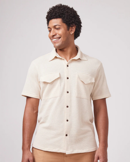 Camisa estilo casual com textura e bolsos frontais