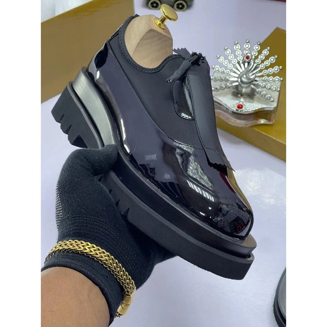 Sapatos casuais elegantes com fecho de correr adequados para homem