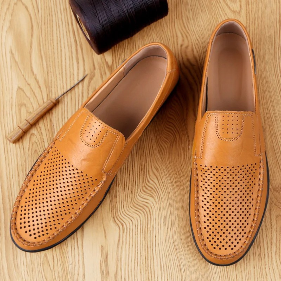 Mocassins casuais em pele com design respirável e sola ergonómica