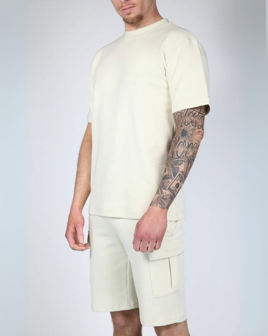 Conjunto de camiseta de gola redonda e calções com bolsos para homem