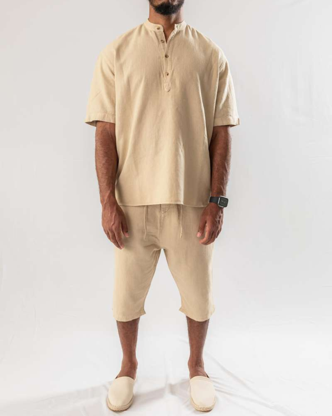 Conjunto de camisa de linho e bermudas para homem
