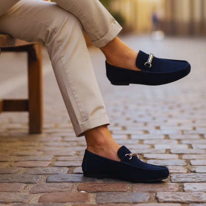 Sapatos mocassim para homem em camurça