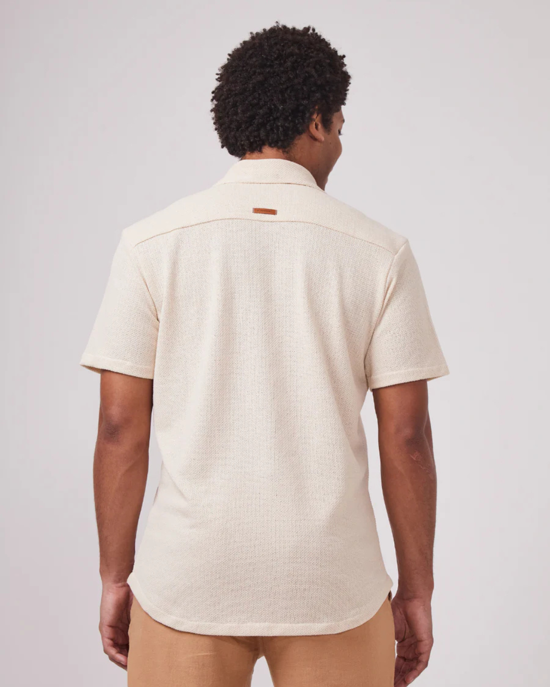 Camisa estilo casual com textura e bolsos frontais