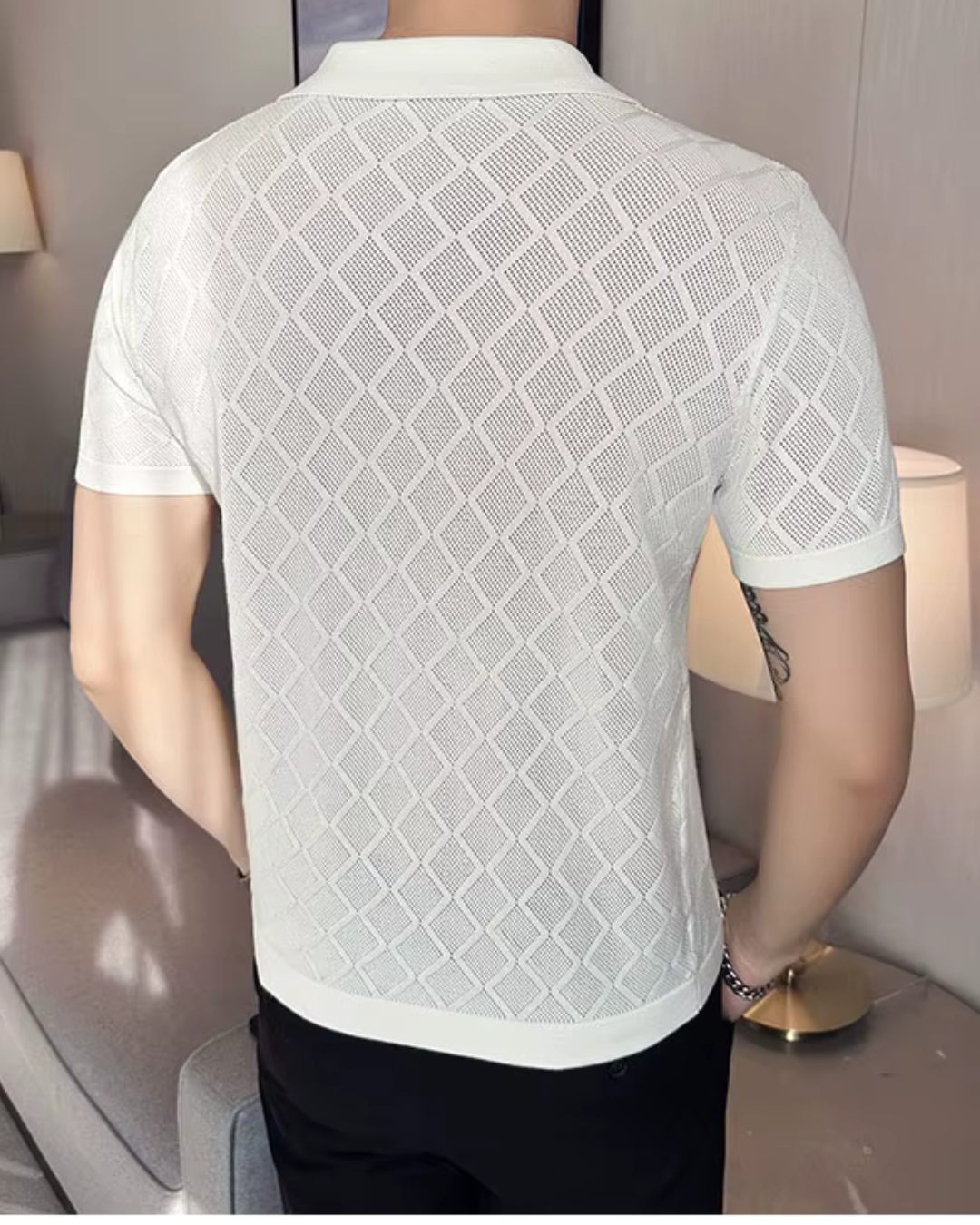 Camisa Elástica para Homem com Gola Redonda e Design de Diamantes