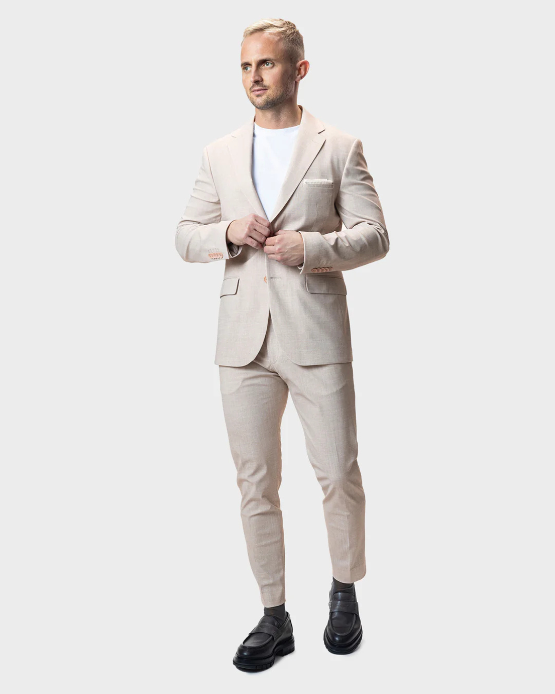 Conjunto de casaco e calças elegante para homem