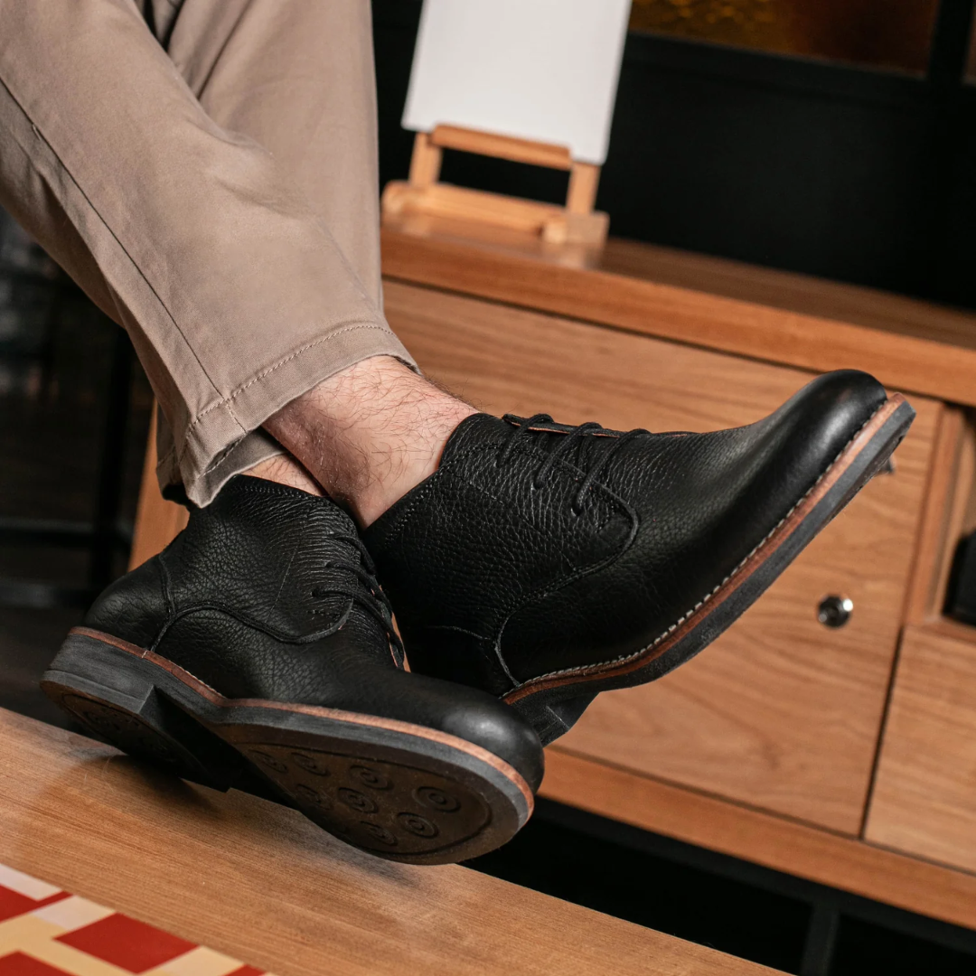 Bota de Cano Curto em Couro com Estilo e Suporte Ortopédico para Homem