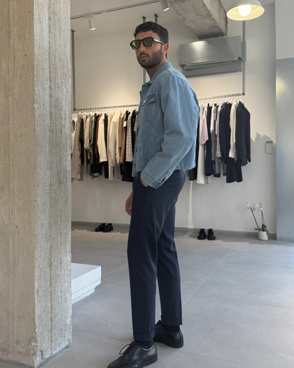 Jaqueta Jeans Cropped com Estilo Urbano