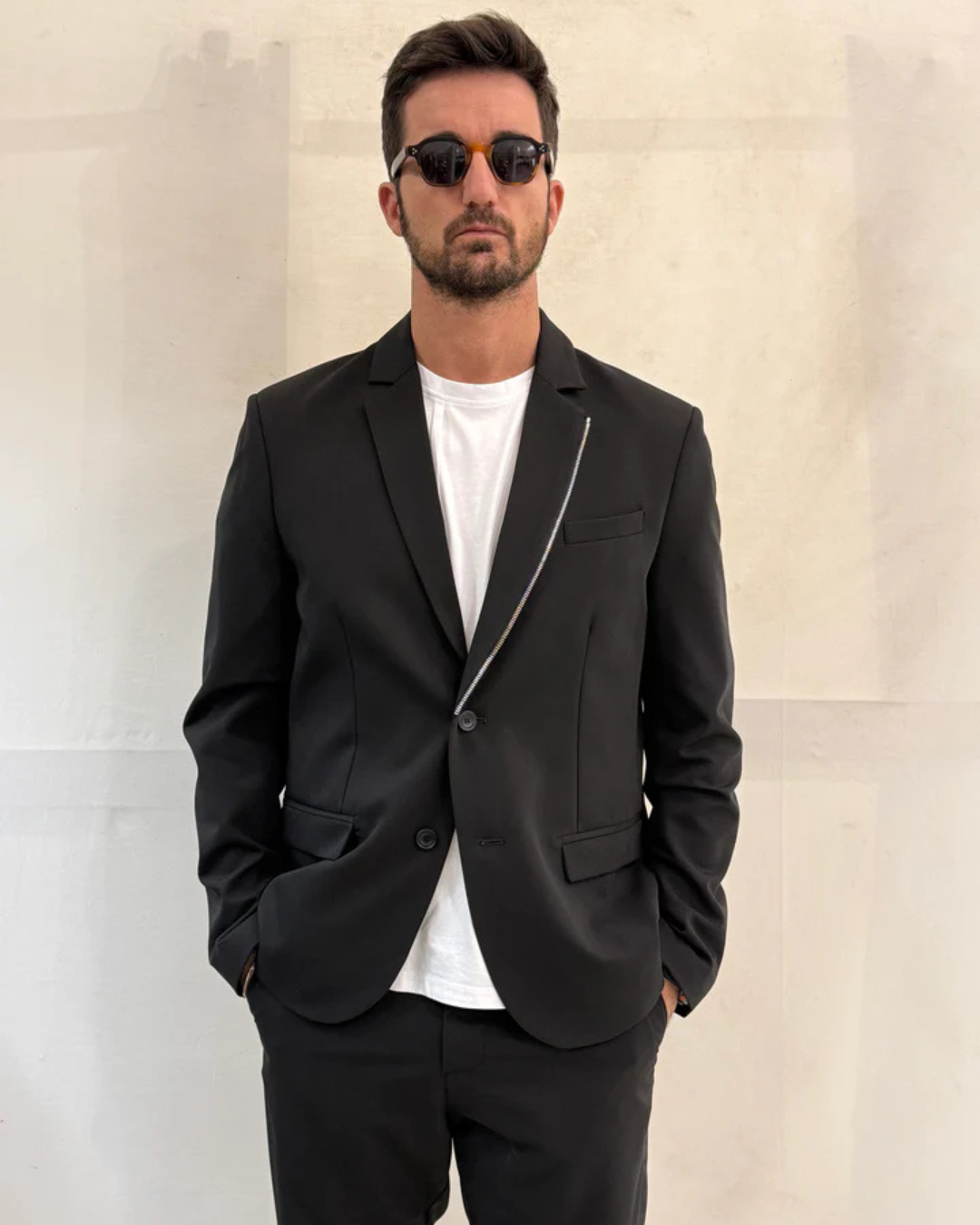 Conjunto elegante de duas peças com casaco e calças para homem