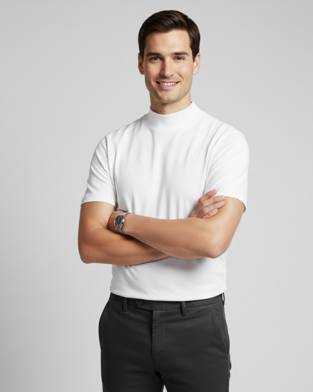 Camiseta masculina com gola alta e corte justo