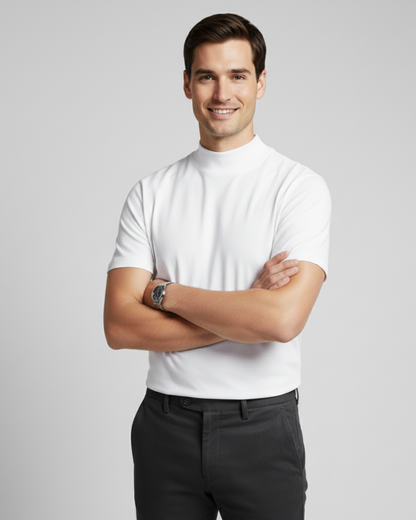 Camiseta masculina com gola alta e corte justo