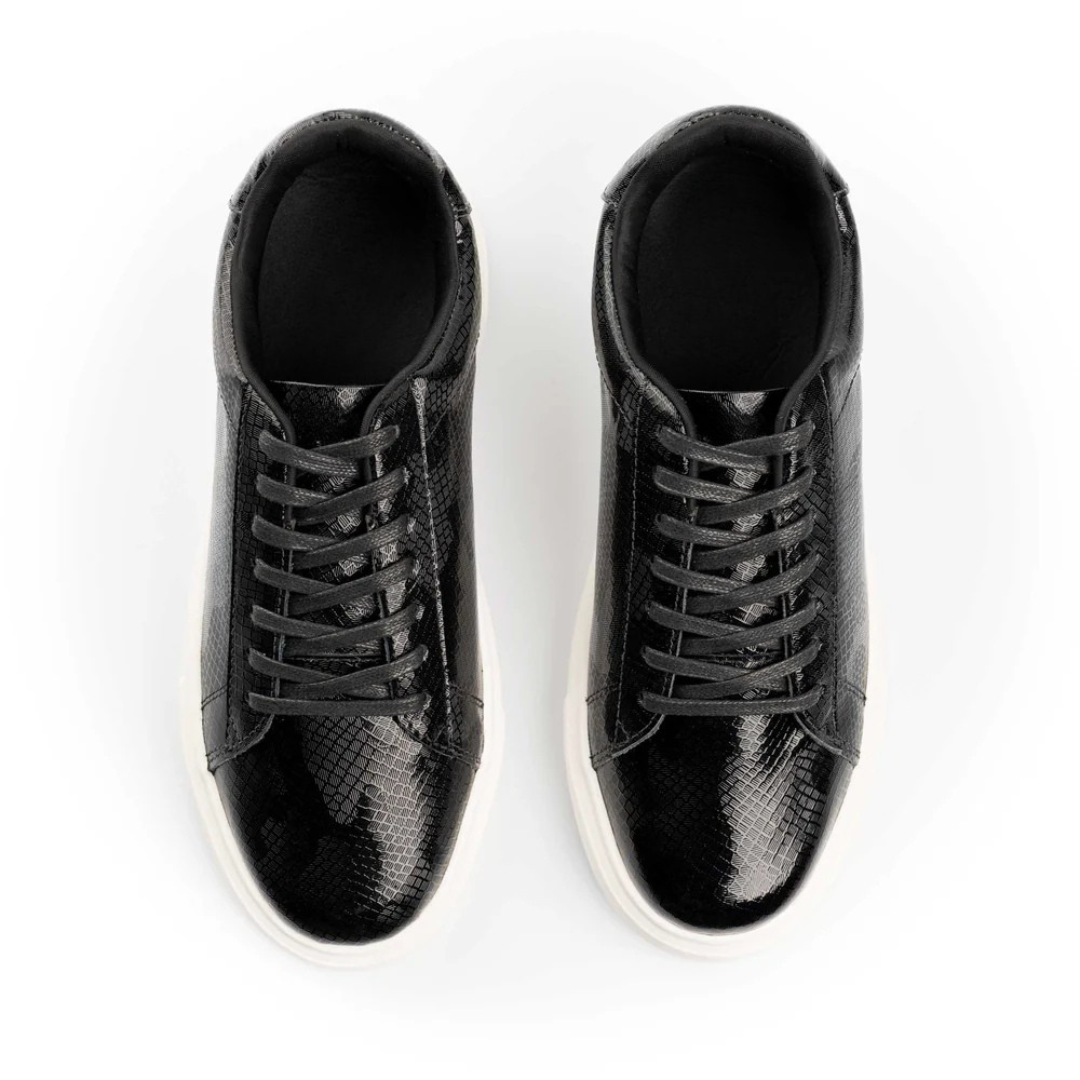 Sapatos urbanos com estampado texturado brilhante e sola antiderrapante