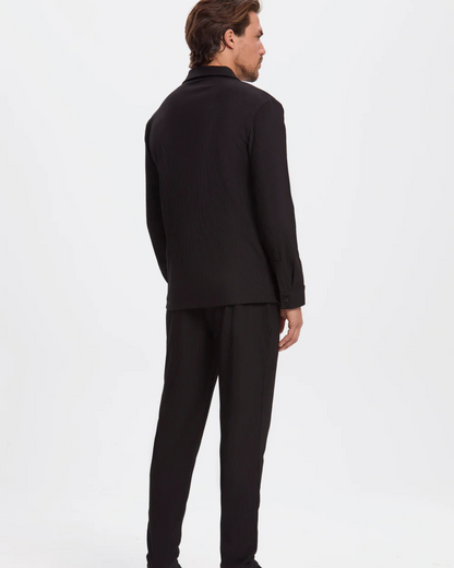 Conjunto de Camisa e Calças Justas em Tecido Plissado para Homem