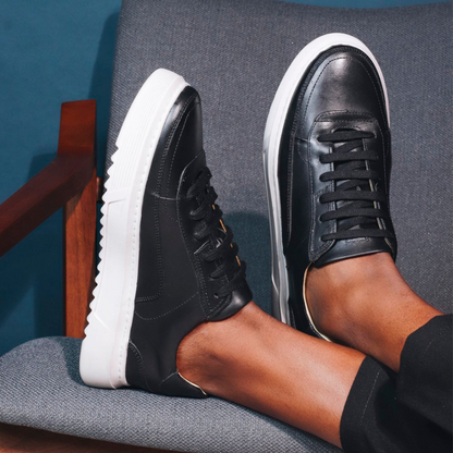 Sapatilhas de Couro Preto com Sola de Trator Antiderrapante para Homem