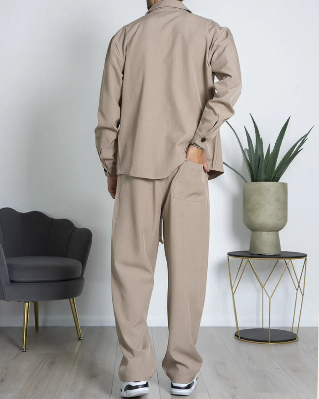 Conjunto Casual com Busto Abotoado e Calças de Tecido