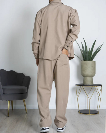 Conjunto Casual com Busto Abotoado e Calças de Tecido
