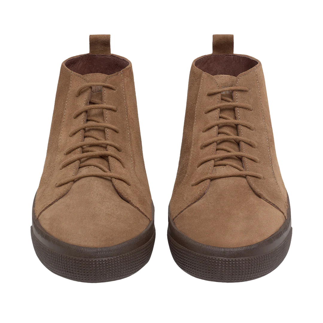 Bota Clássica com Design Minimalista e Acabamento em Camurça  para Homem