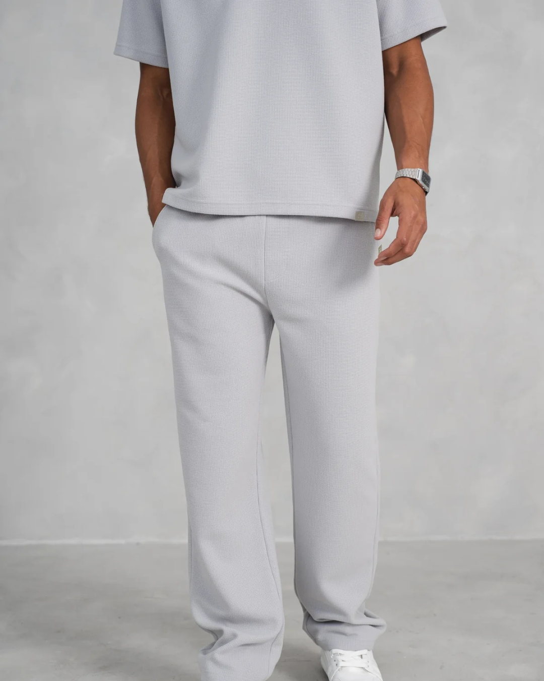 Conjunto de duas peças para homem com calças estilo joggers e t-shirt de manga curta