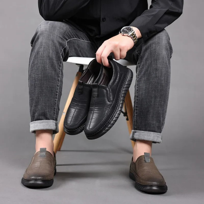 Mocassins de Couro Genuíno para Homem com Design Clássico e Sola Exterior Antiderrapante