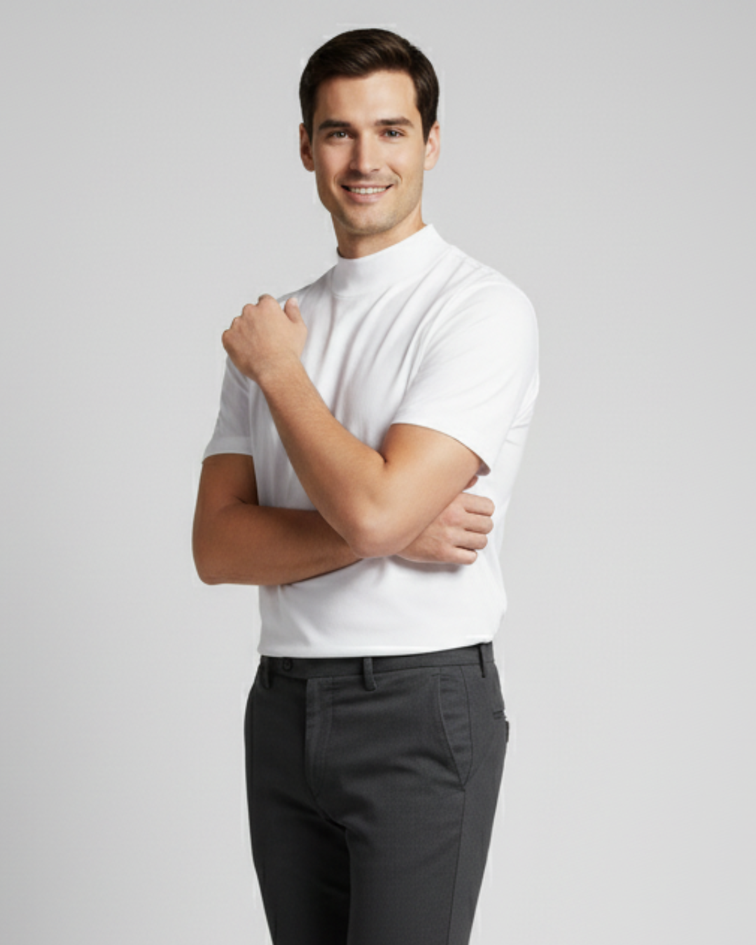 Camiseta masculina com gola alta e corte justo