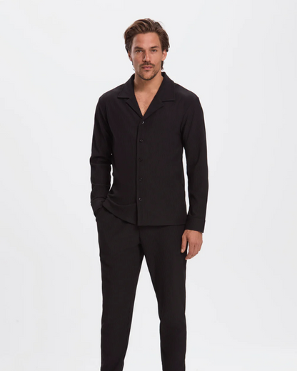 Conjunto de Camisa e Calças Justas em Tecido Plissado para Homem