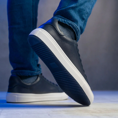 Sapatos desportivos de couro liso e sola antiderrapante para homem