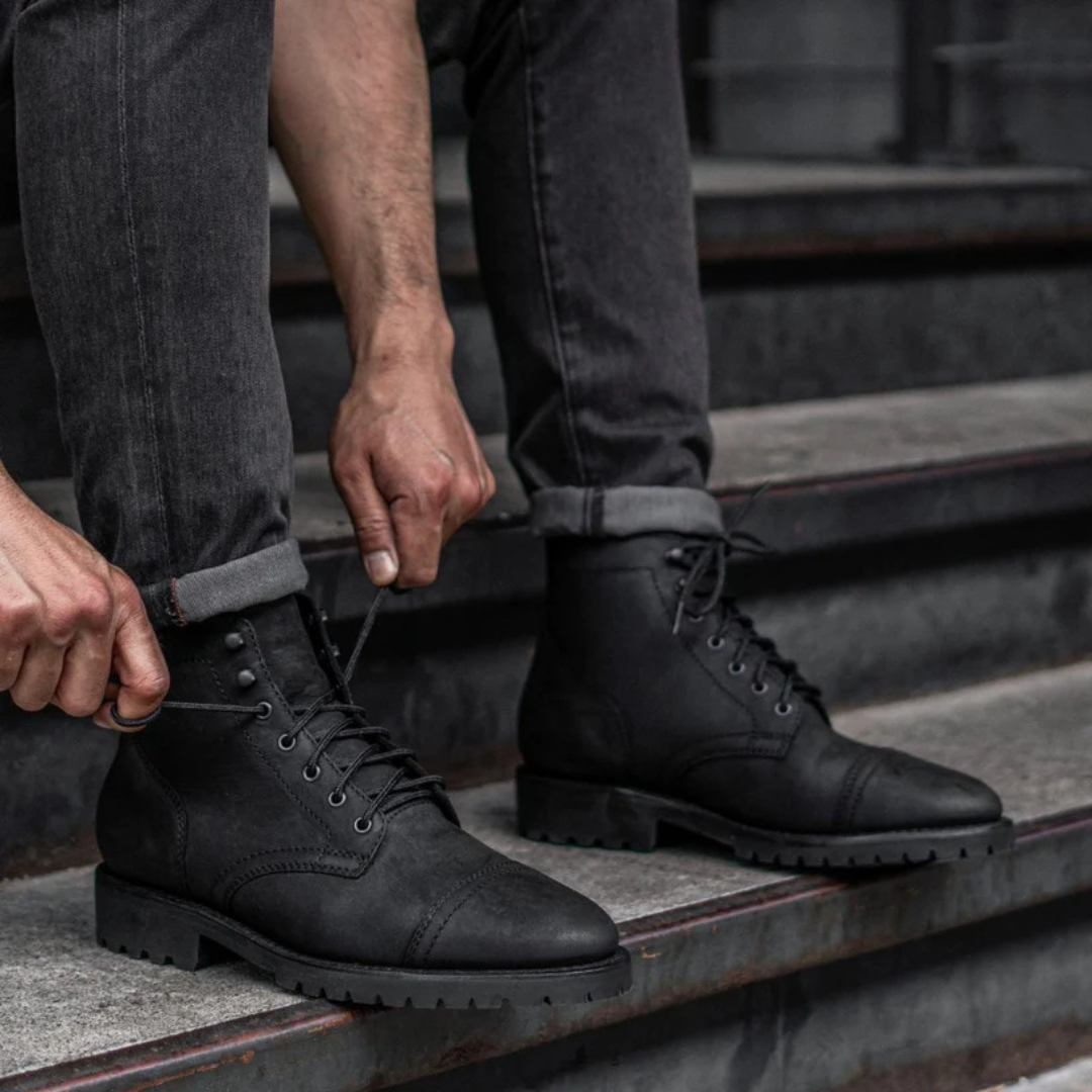 Bota Masculina de Cano Médio com Visual Urbano e Solado de Alta Performance