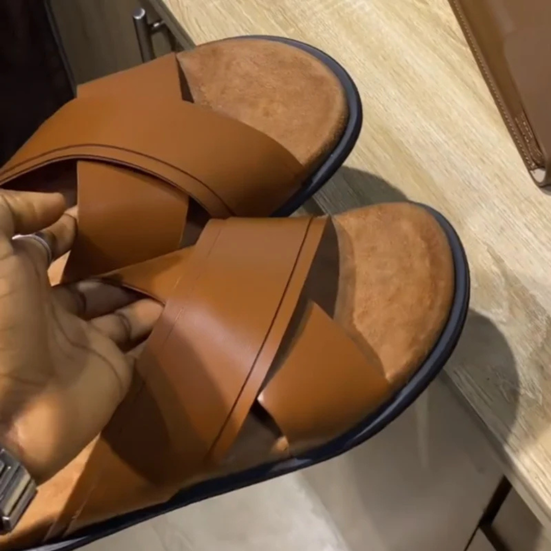 Sandálias de couro com sola ortopédica para homem