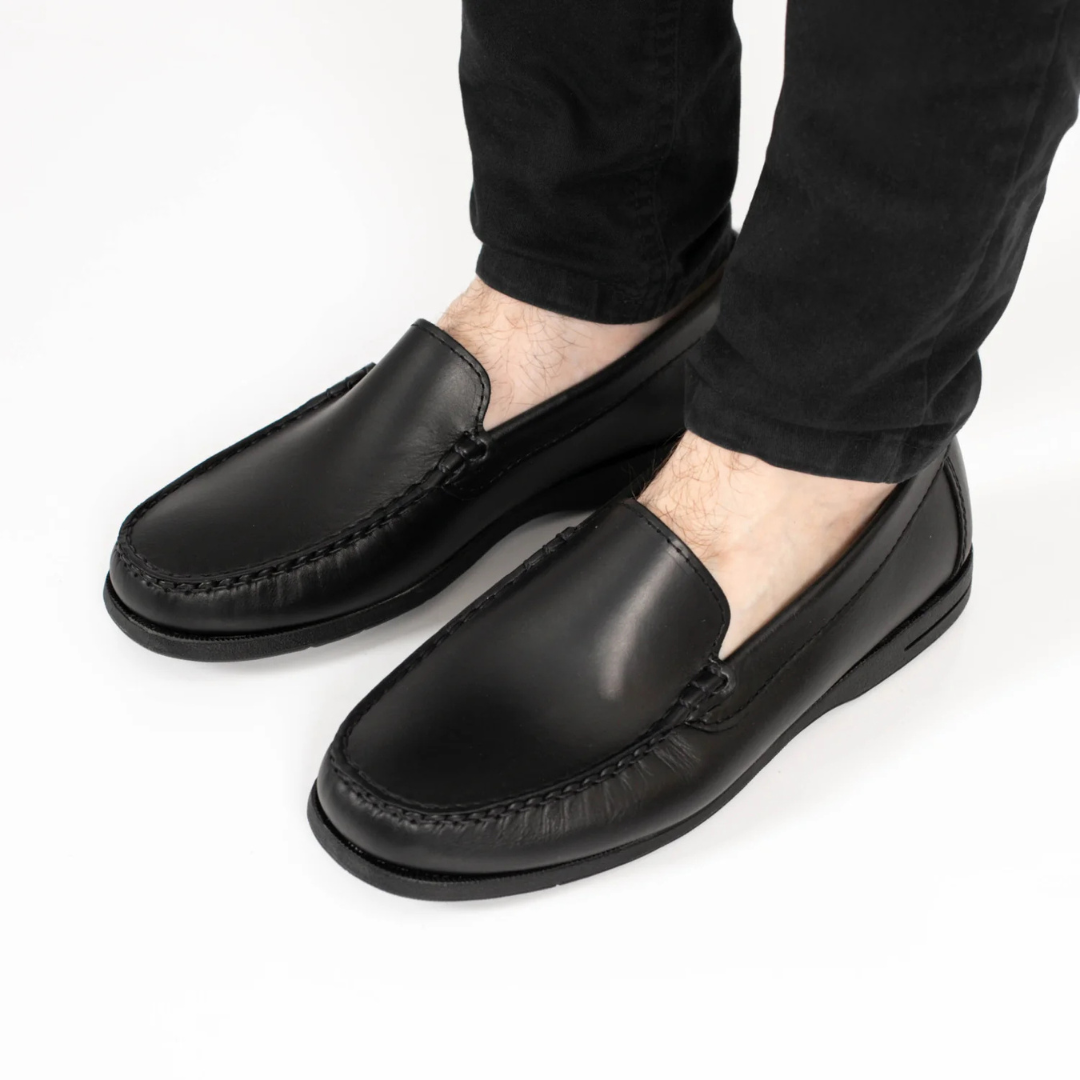 Sapatos mocassins clássicos para homem