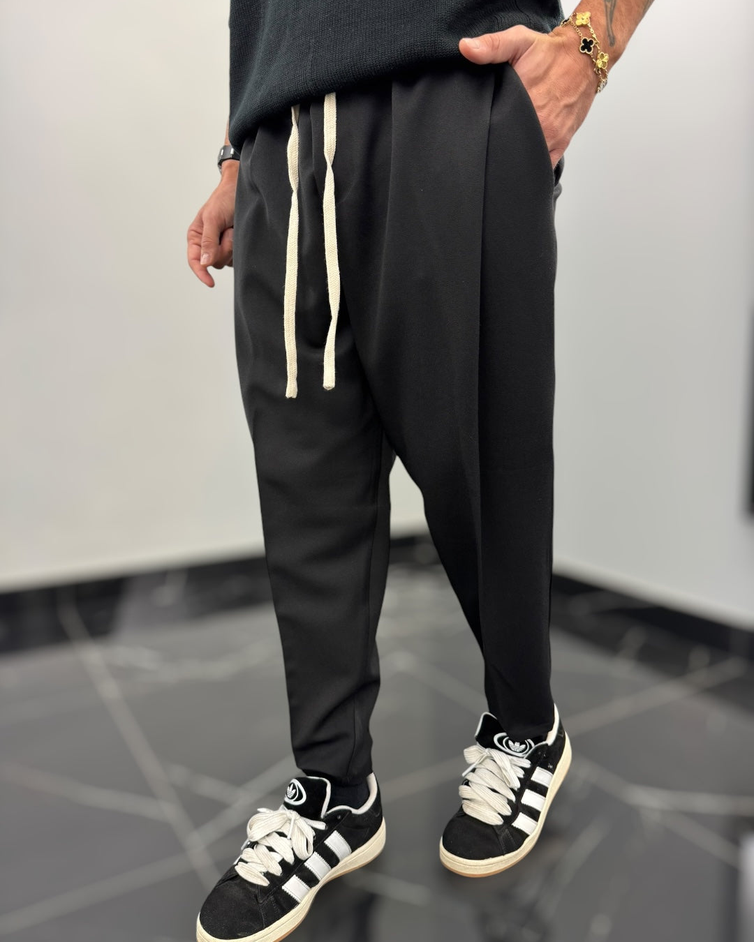 Calças Largas e Simples para Homem