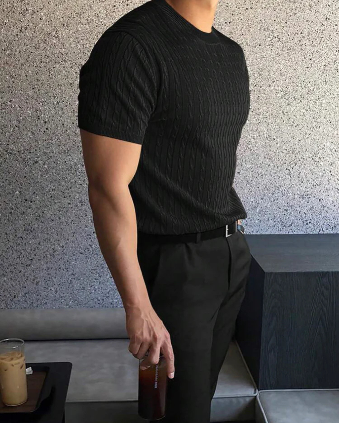 Camisa de manga curta com design respirável e estilo versátil