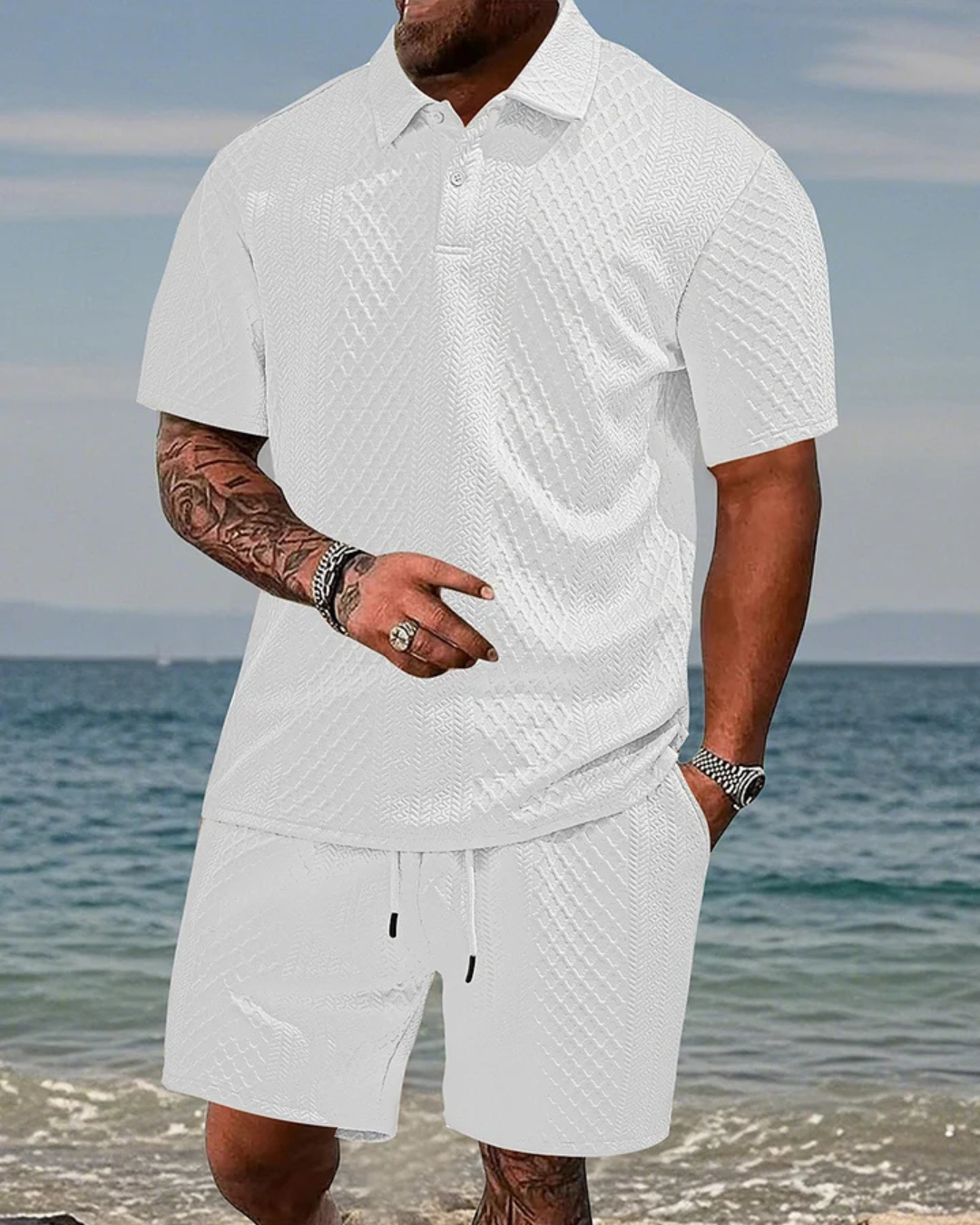 Conjunto de polo e calções em tecido respirável com textura para homem