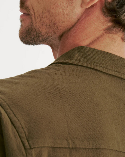 Camiseta de manga curta de linho com botões para homem