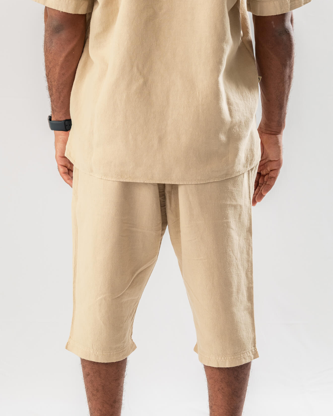 Conjunto de camisa de linho e bermudas para homem