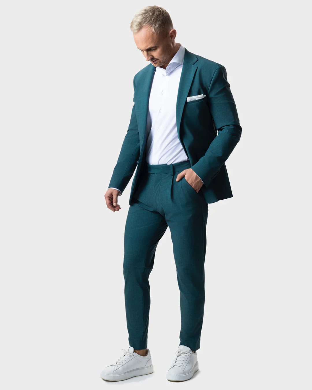 Conjunto de casaco e calças elegante para homem