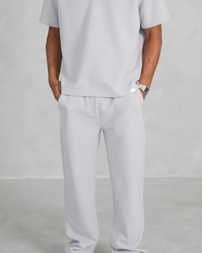 Conjunto de duas peças para homem com calças estilo joggers e t-shirt de manga curta